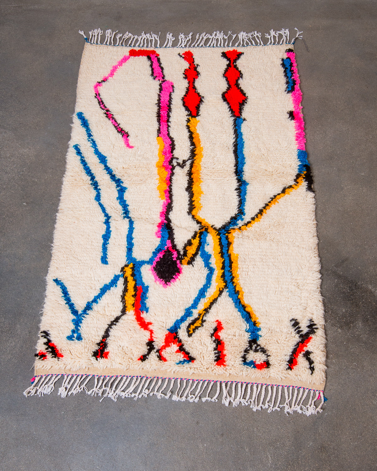 Modern designer handcrafted Berber rug from Morocco. Azilal rug with beautiful colours and patterns. Made of sheep’s wool and colourful cotton.